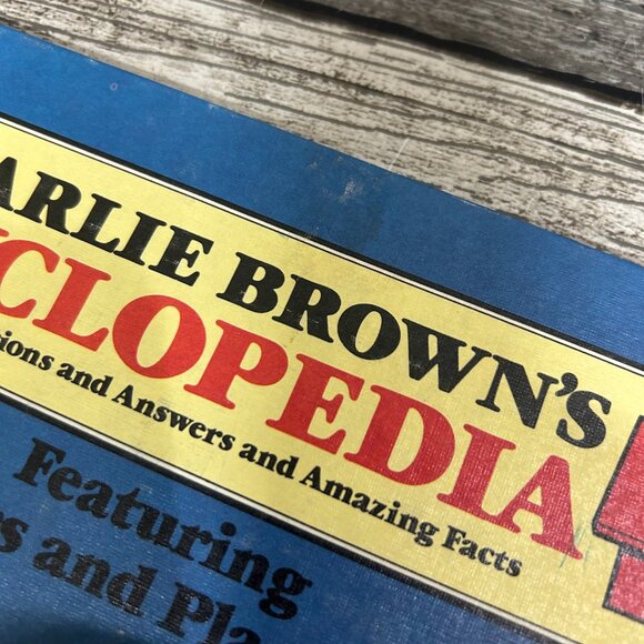 1980s Charlie Brown's Cyclopedia Featuring Stars and Planets Book Volume 8 - Picture 3 of 9